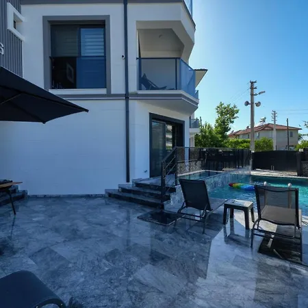 Serenity Vila *