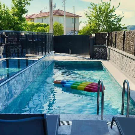Serenity Vila *